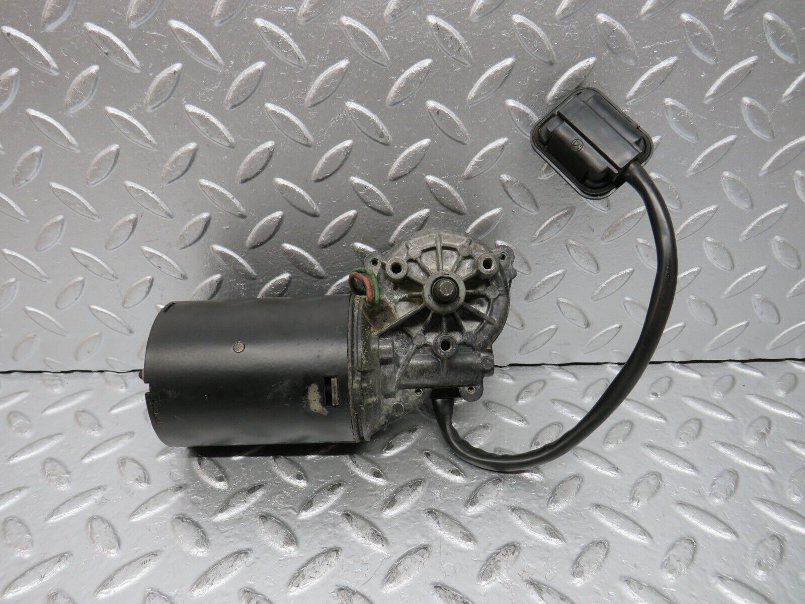 0534 Mercedes-Benz W123 230E Wiper Motor Bosch