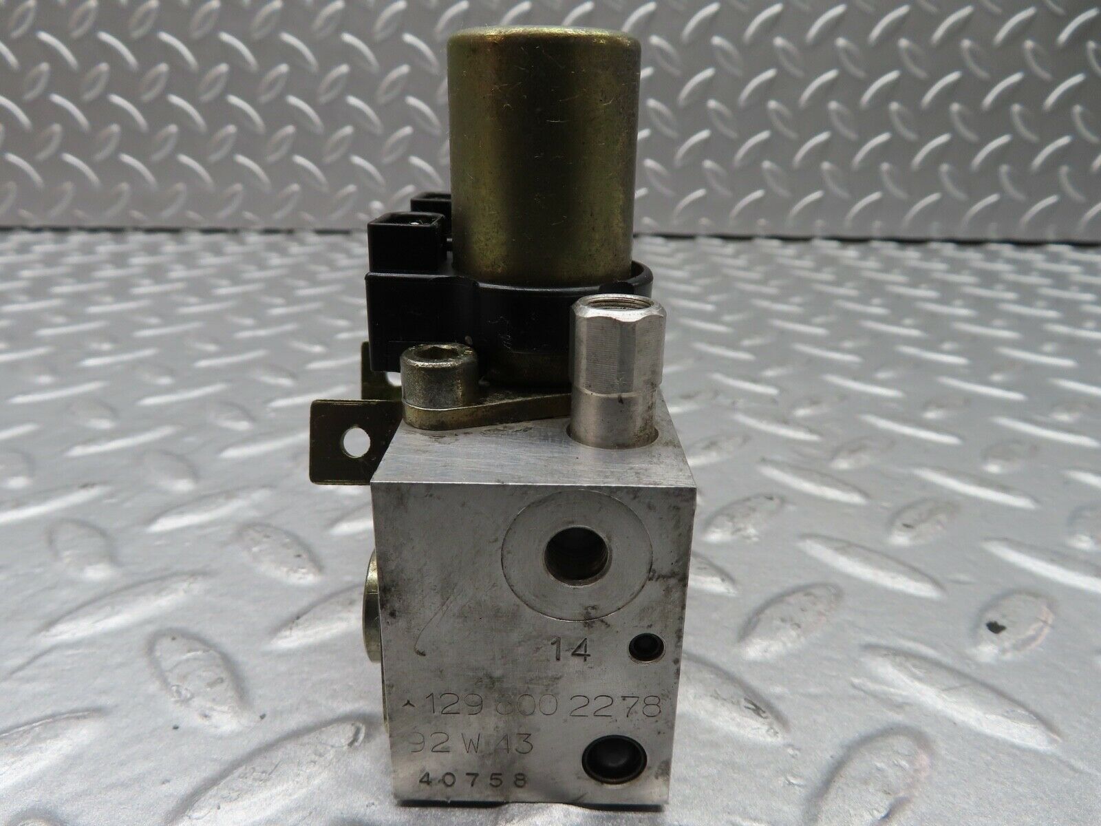 19857 Mercedes-Benz R129 300SL Coupe Soft Top Hydraulic Valve Block 1298002278