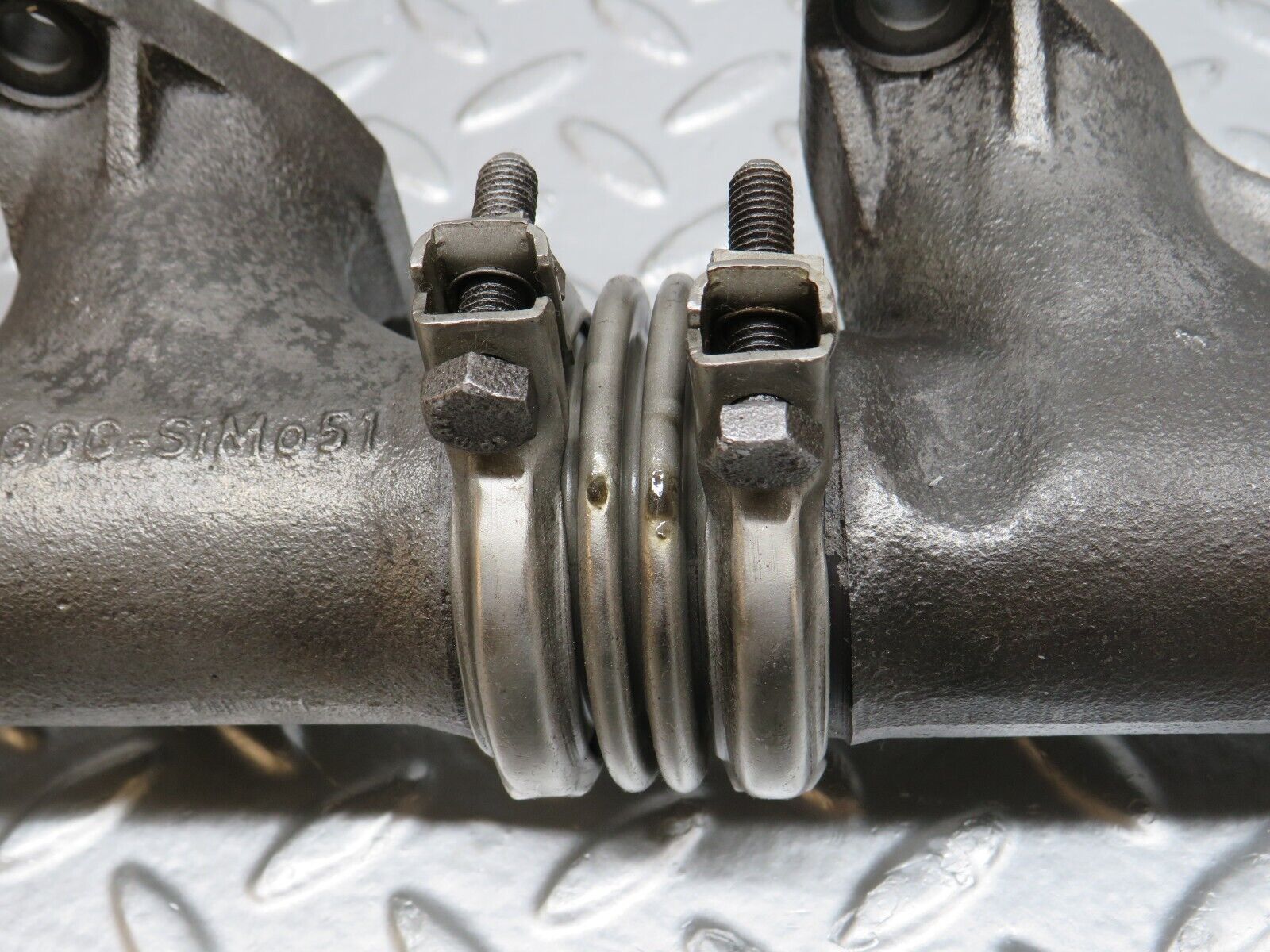 33112 Mercedes-Benz W126 380 V8 Exhaust Manifold Right 1161422402 1161420602