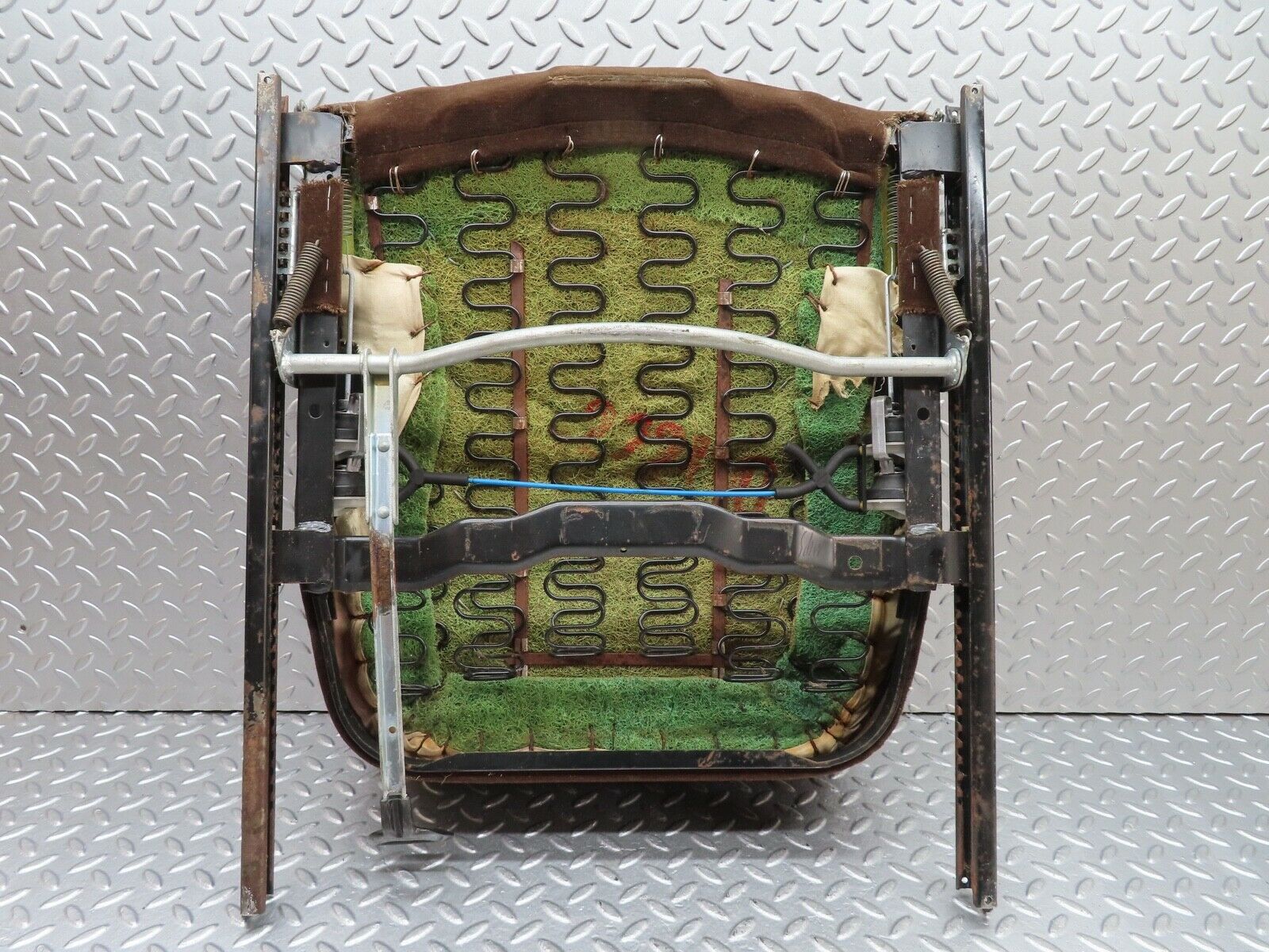 18470 Mercedes-Benz C107 380SLC Front Right Seat Bottom Brown