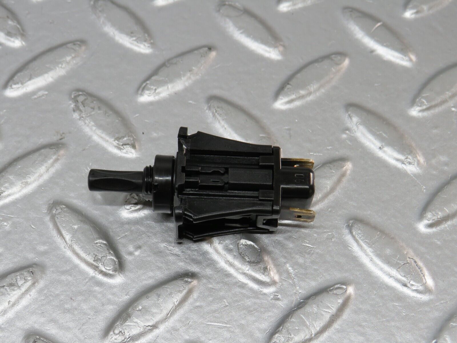 33875 Mercedes-Benz W201 190E 2.0L Glove Box Door Contact Switch 2018202110