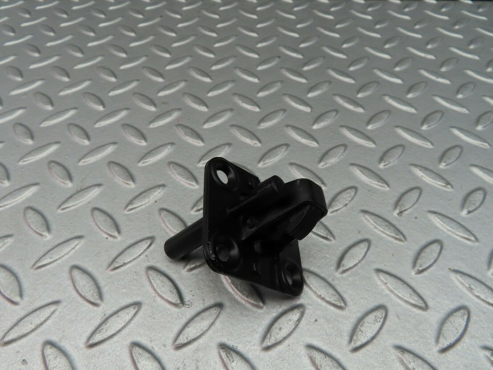 5782 Mercedes-Benz W123 200 Bonnet Lock Catch