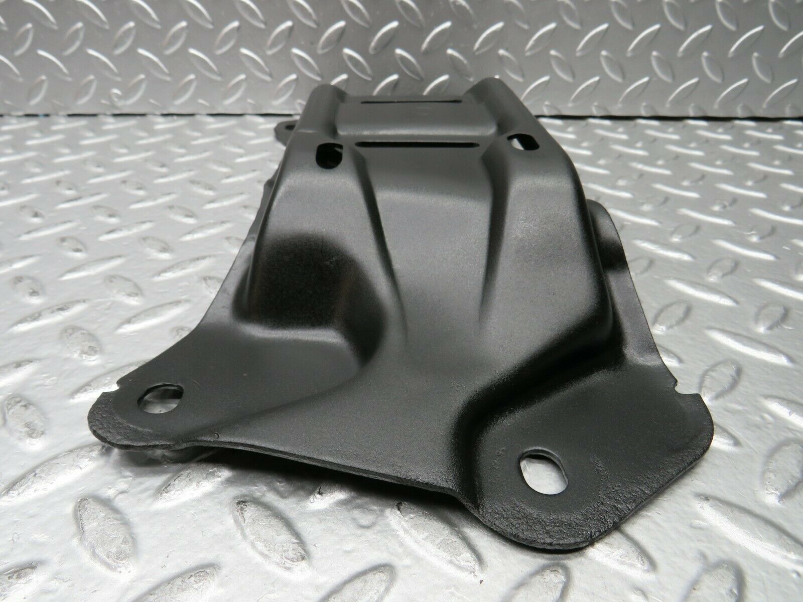 23057 Mercedes-Benz C123 230CE Coupe Gearbox Mount Bracket Holder