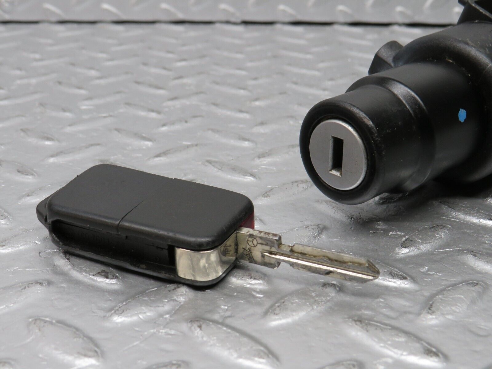 38471 Mercedes-Benz R129 280SL Coupe Steering Lock Ignition Switch With Key