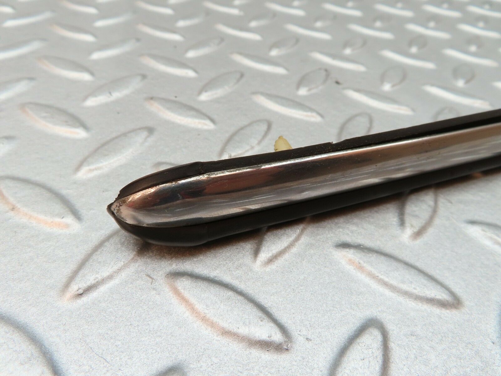 4584 Mercedes-Benz W114 280CE Coupe Centre Fender Wing Chrome Trim Front Left