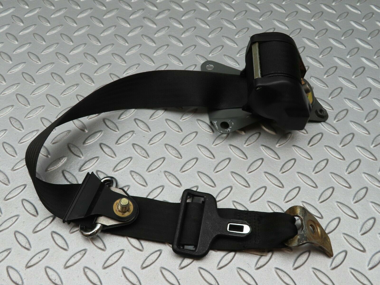 3904 Mercedes-Benz S123 200T Wagon Front Right Seat Belt 1238604286