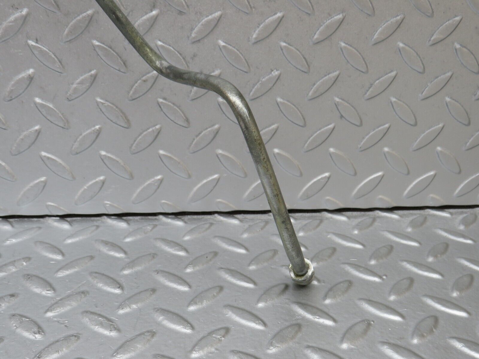 36309 Mercedes-Benz W126 420SE Oil Pipe Line