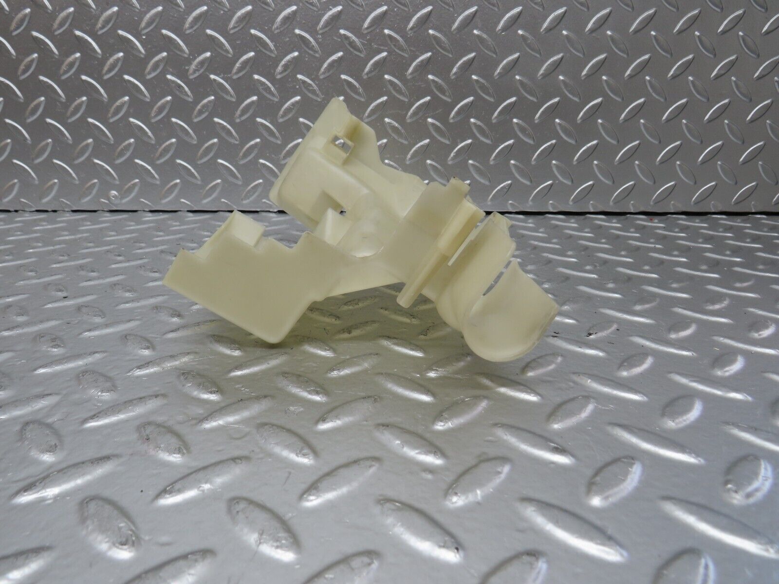 24998 Mercedes-Benz W140 S320 Door Lock Mechanism Cover 1407230108