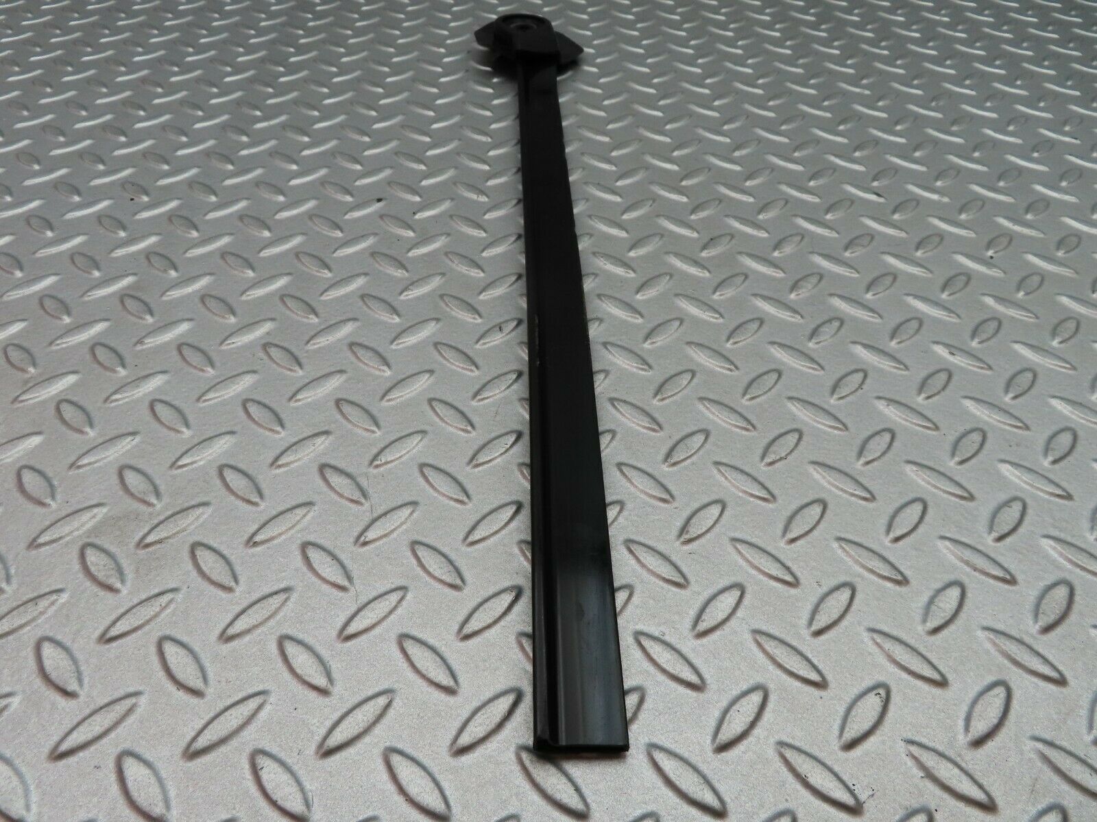 5693 Mercedes-Benz W123 200 Seat Belt Runner With Cover Right