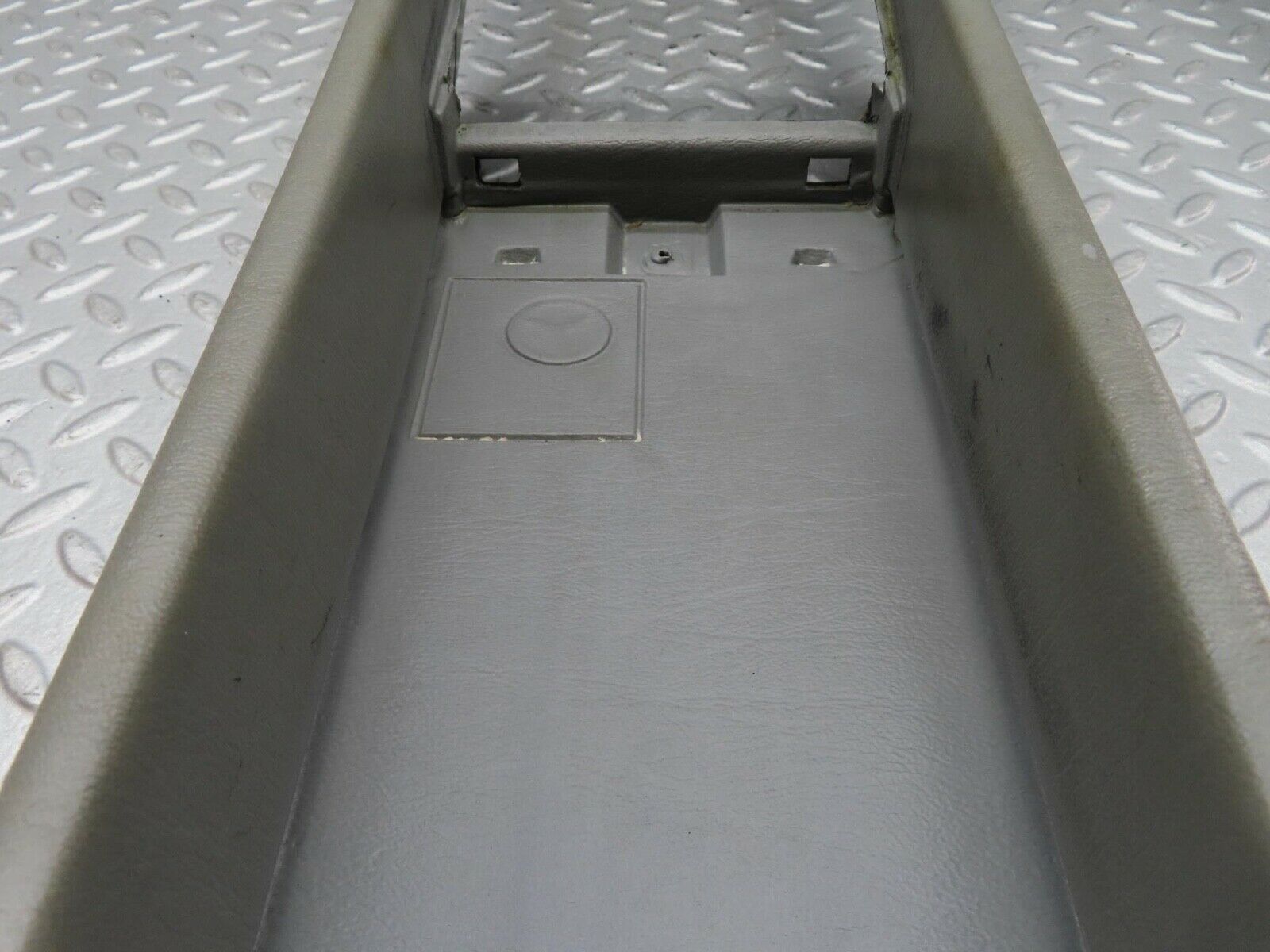 16200 Mercedes-Benz W124 260E Centre Console