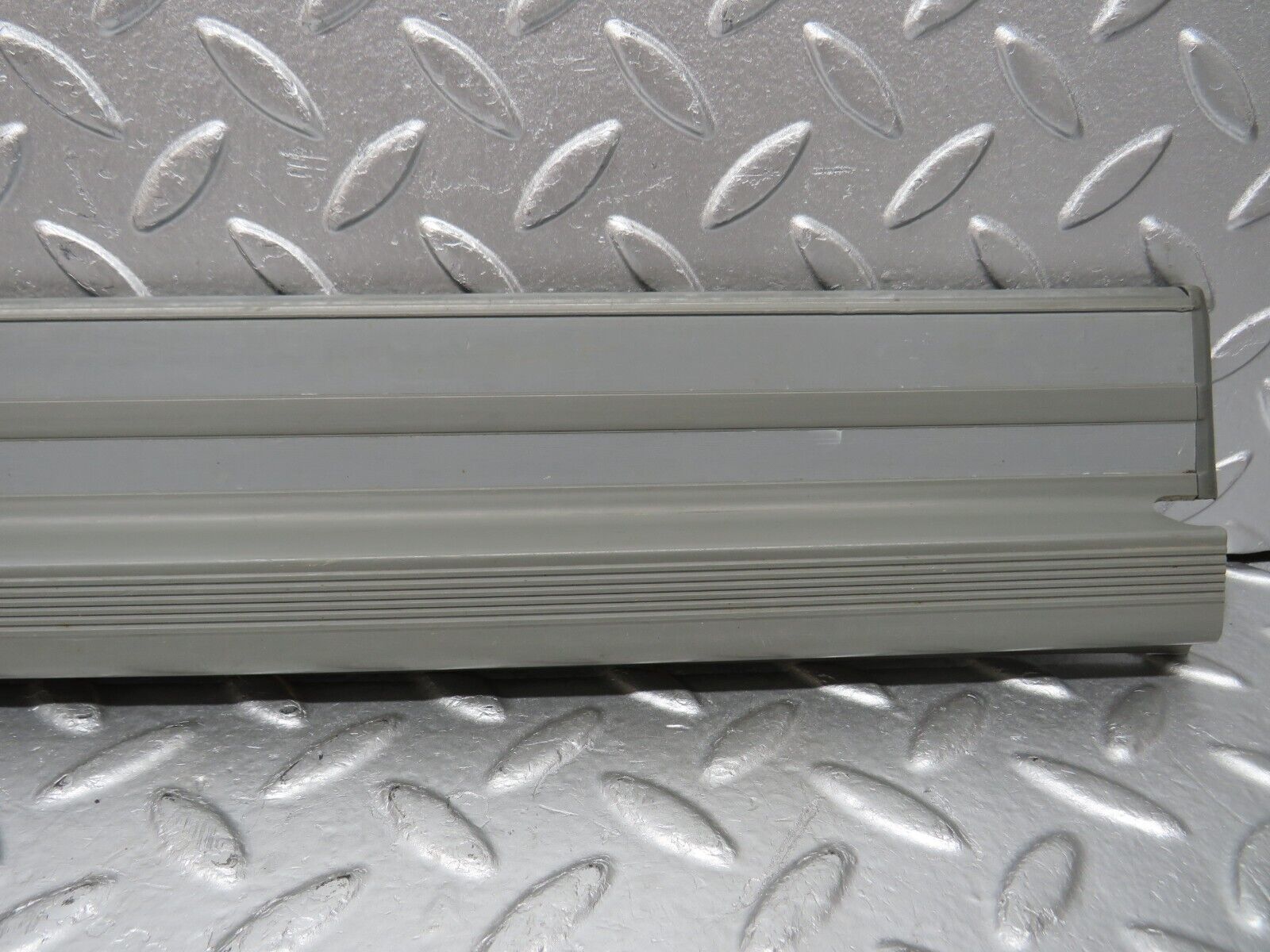 31208 Mercedes-Benz S124 220TE Wagon Rear Right Door Sill Trim