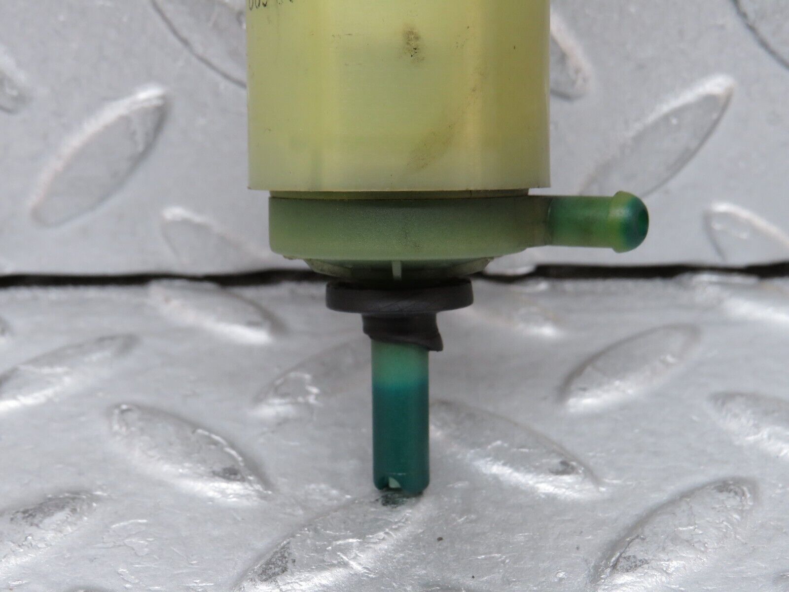 37740 Mercedes-Benz A124 320E Cabriolet Windscreen Washer Pump VDO