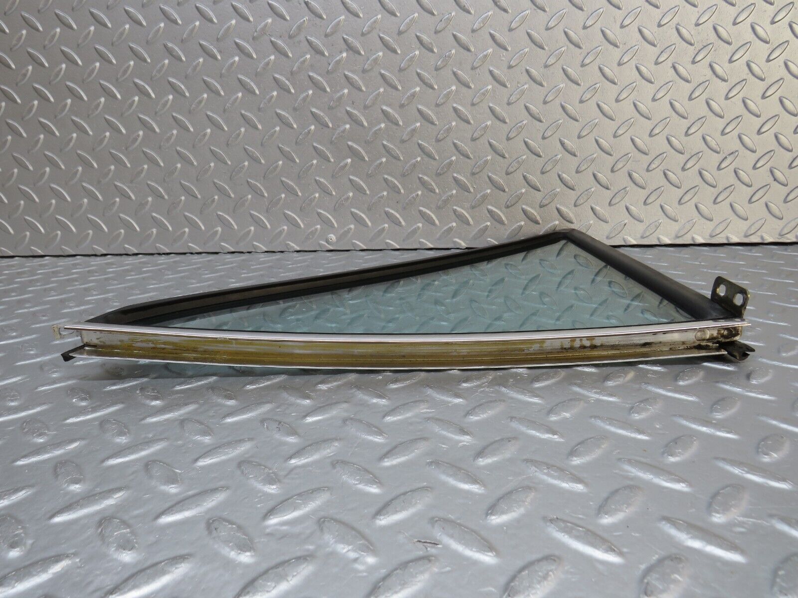 37516 Mercedes-Benz W109 300SEL Rear Right Quarter Window Glass
