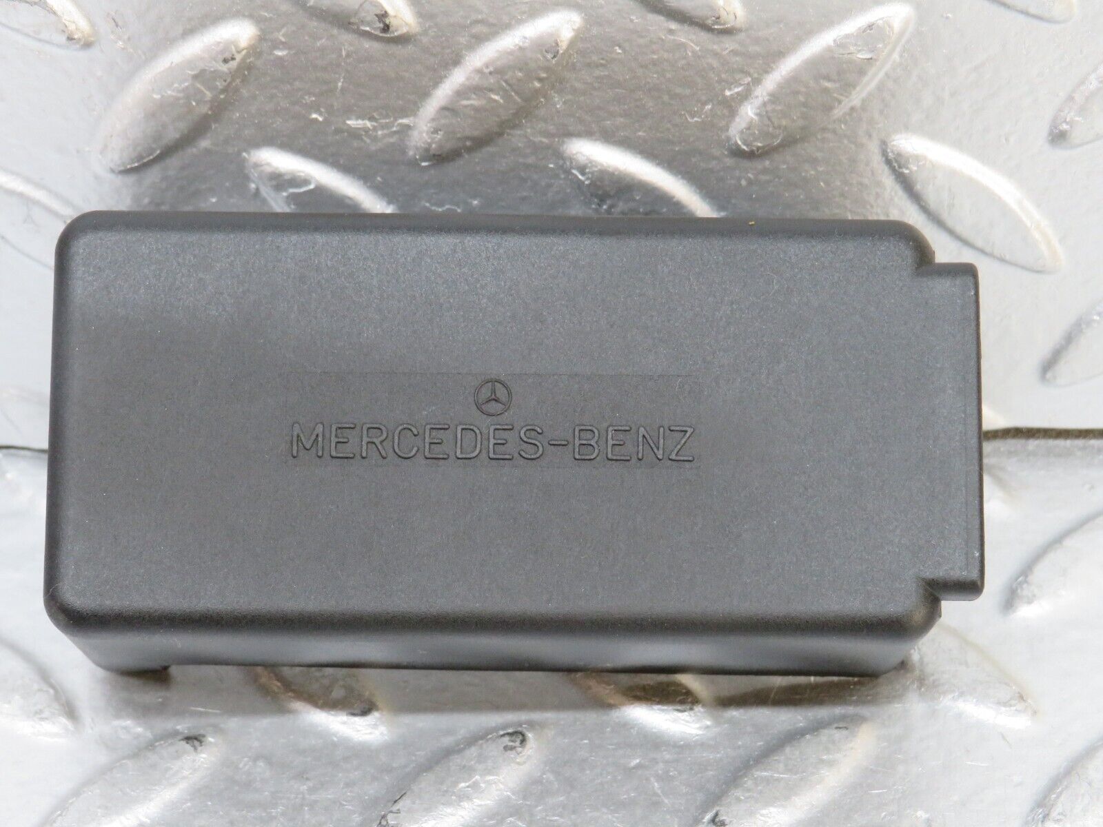 26881 Mercedes-Benz W123 240D Heater Plug Timer Relay Cover 0005454145