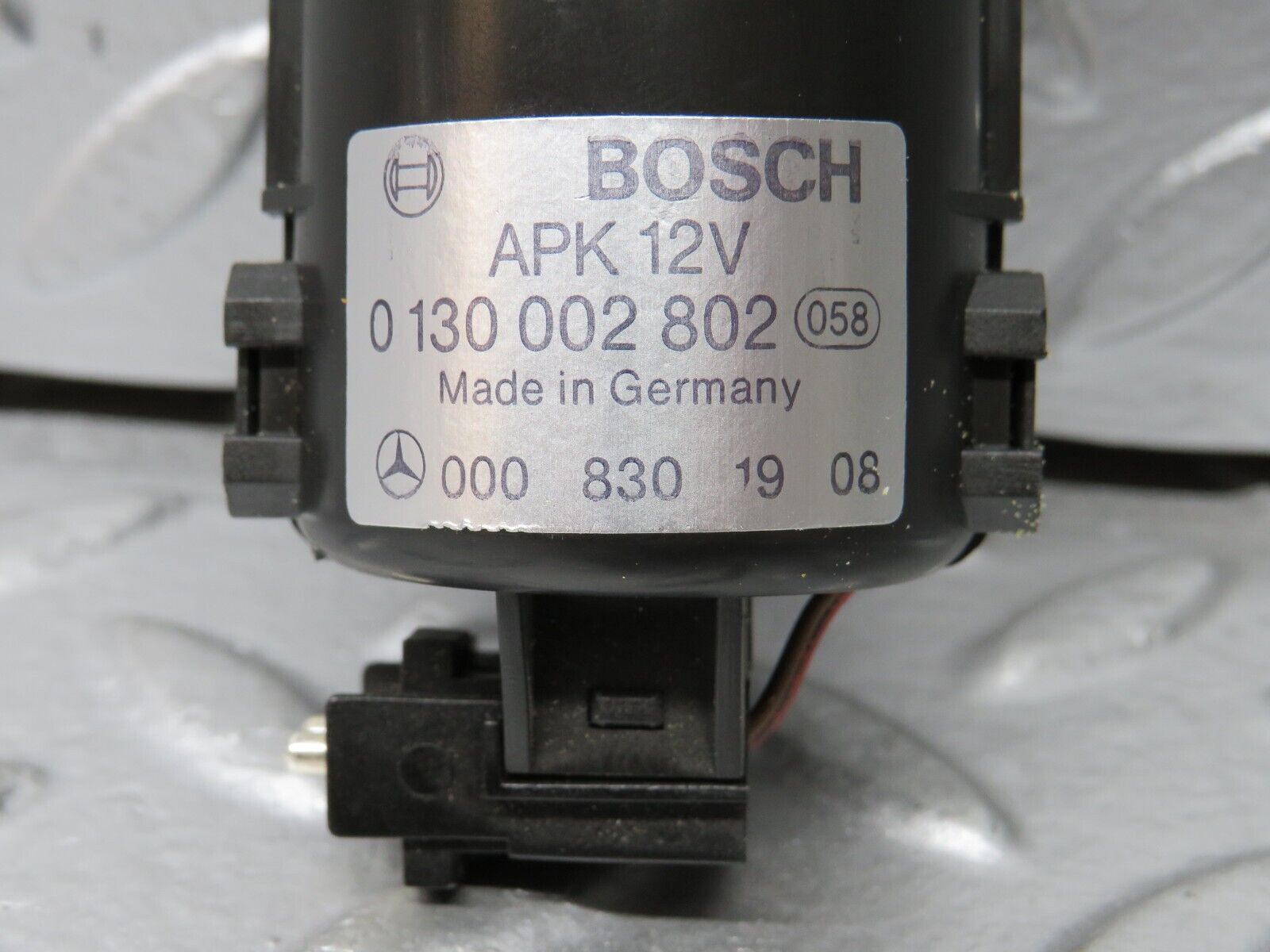 30300 Mercedes-Benz W124 230E Temperature Sensor 0008301908 0130002802