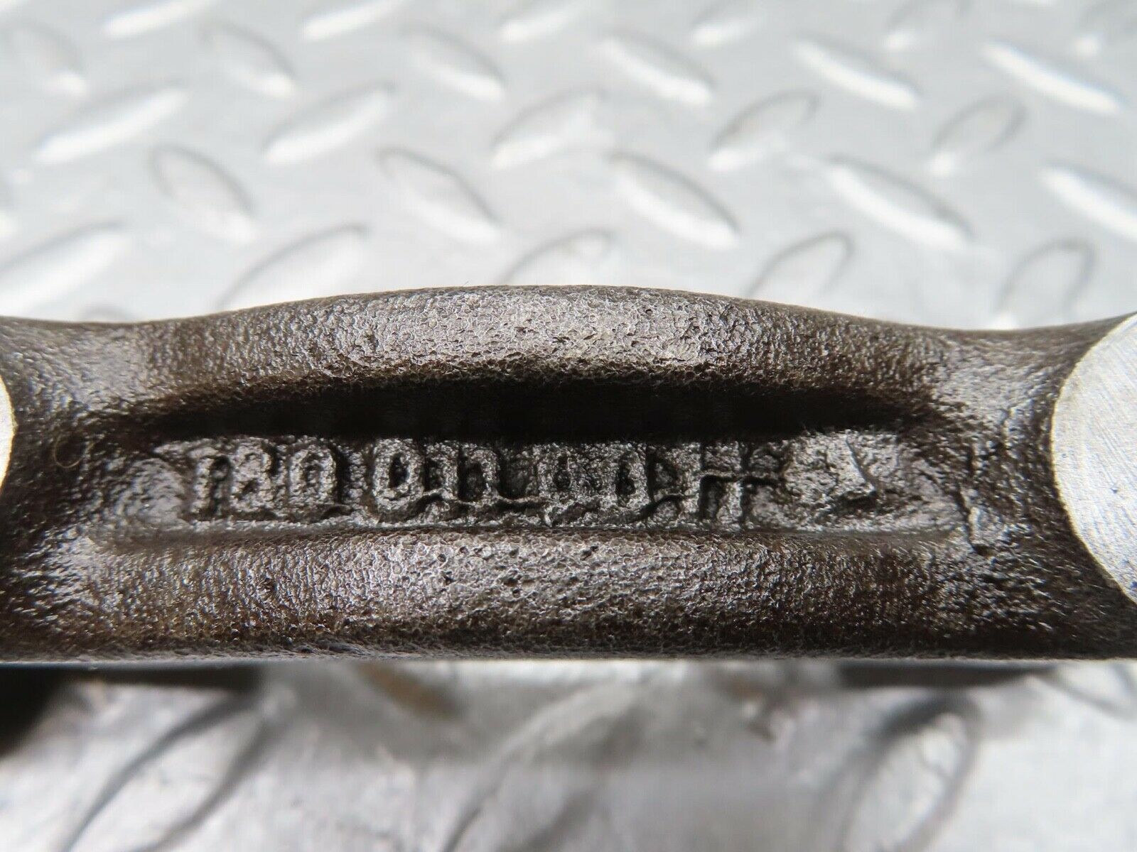 12873 Mercedes-Benz W111 220SE Crankshaft Bearing Holder Block 1800110011