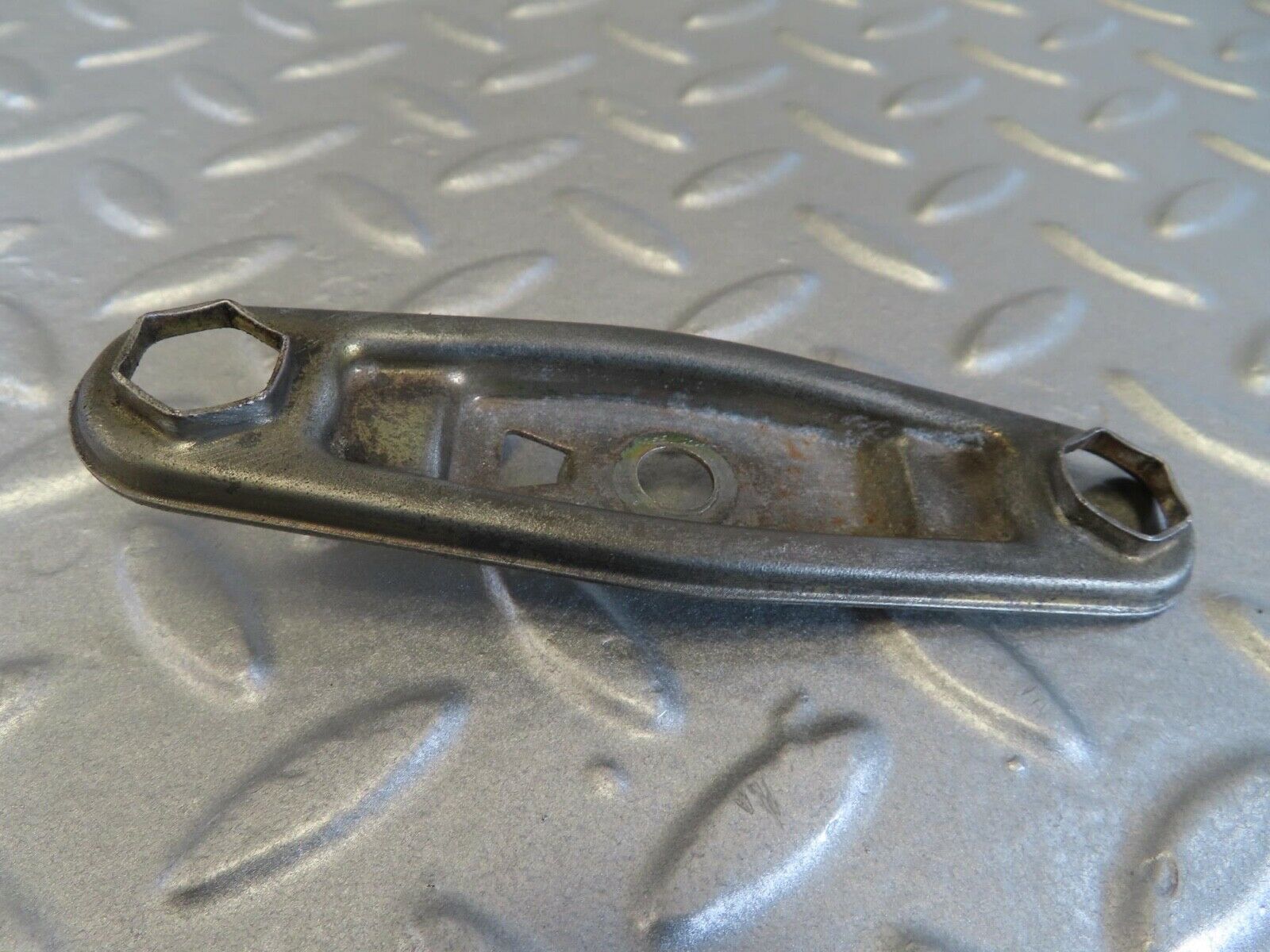 14036 Mercedes-Benz C107 280SLC Fuel Injector Bracket