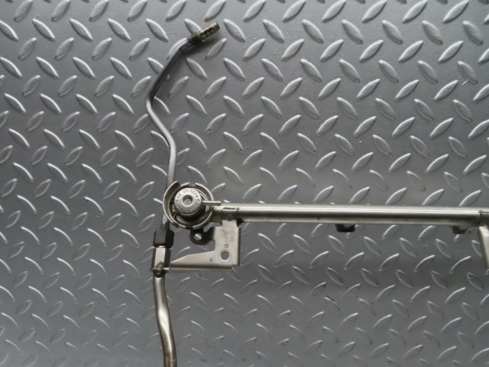 19589 Mercedes-Benz C140 CL420 Coupe Fuel Injection Rail 1190700895