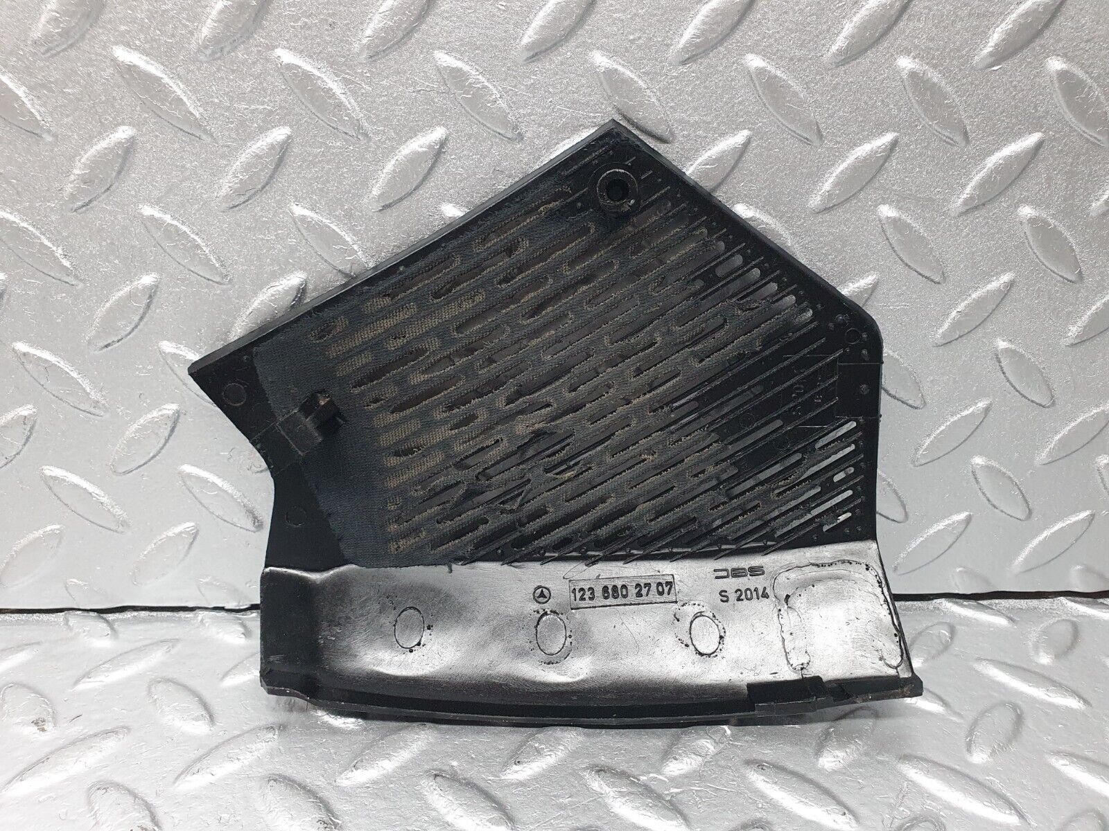 40719 Mercedes-Benz W123 300D Dashboard Speaker Covers 1236802707 1236802807