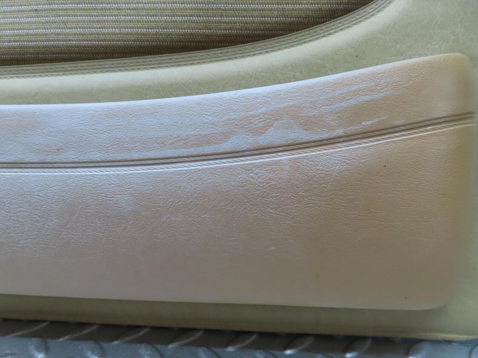 13509 Mercedes-Benz W123 200 Front Left Door Card Cream