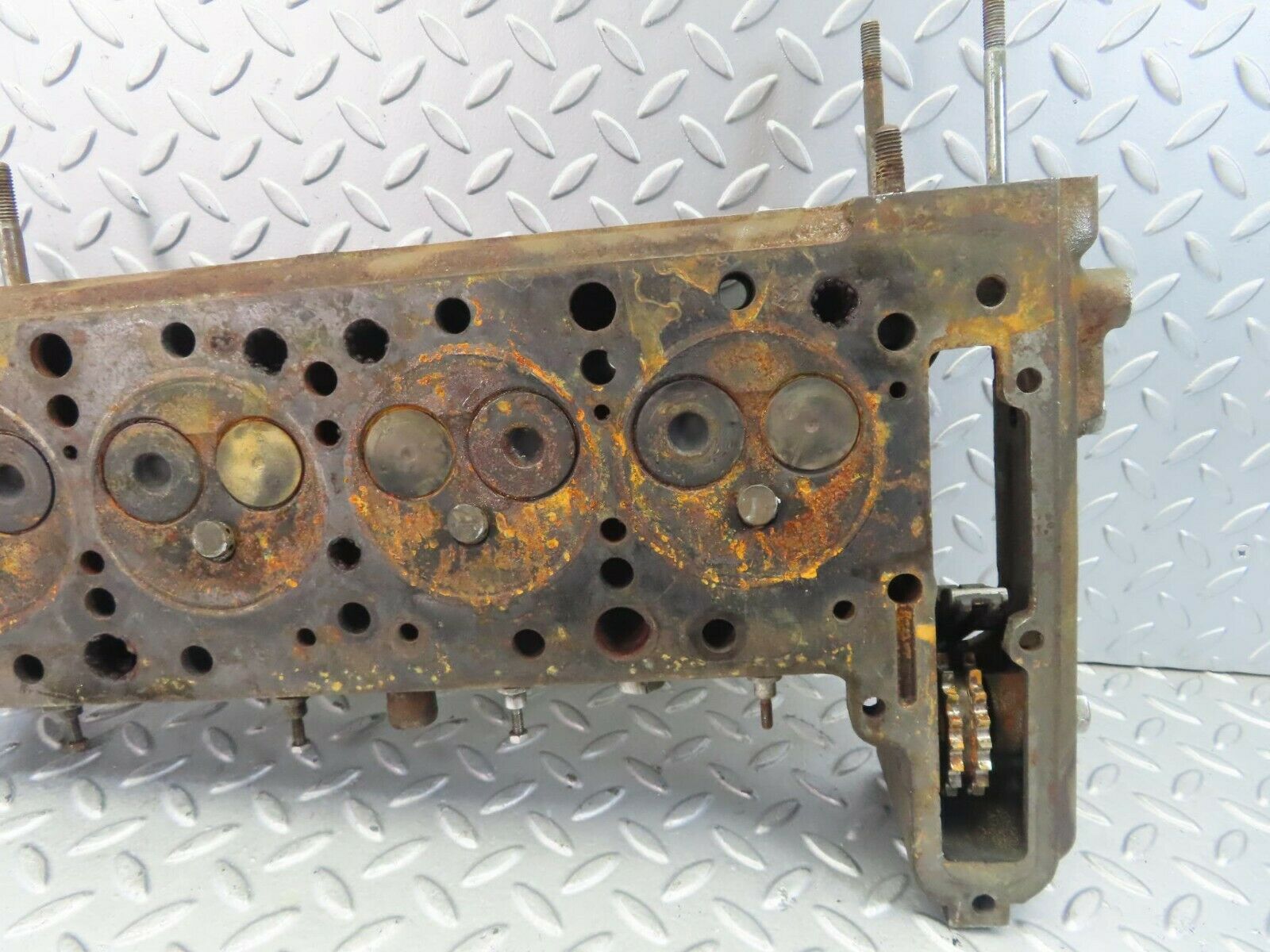 8690 Mercedes-Benz W115 Cylinder Head 6150181101