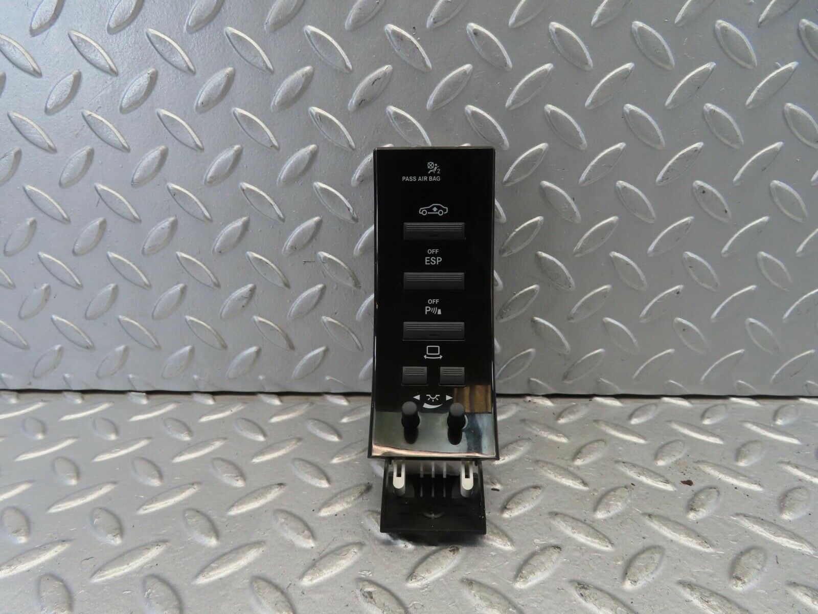 11075 Mercedes-Benz W221 S320 Instrument Cluster Switches