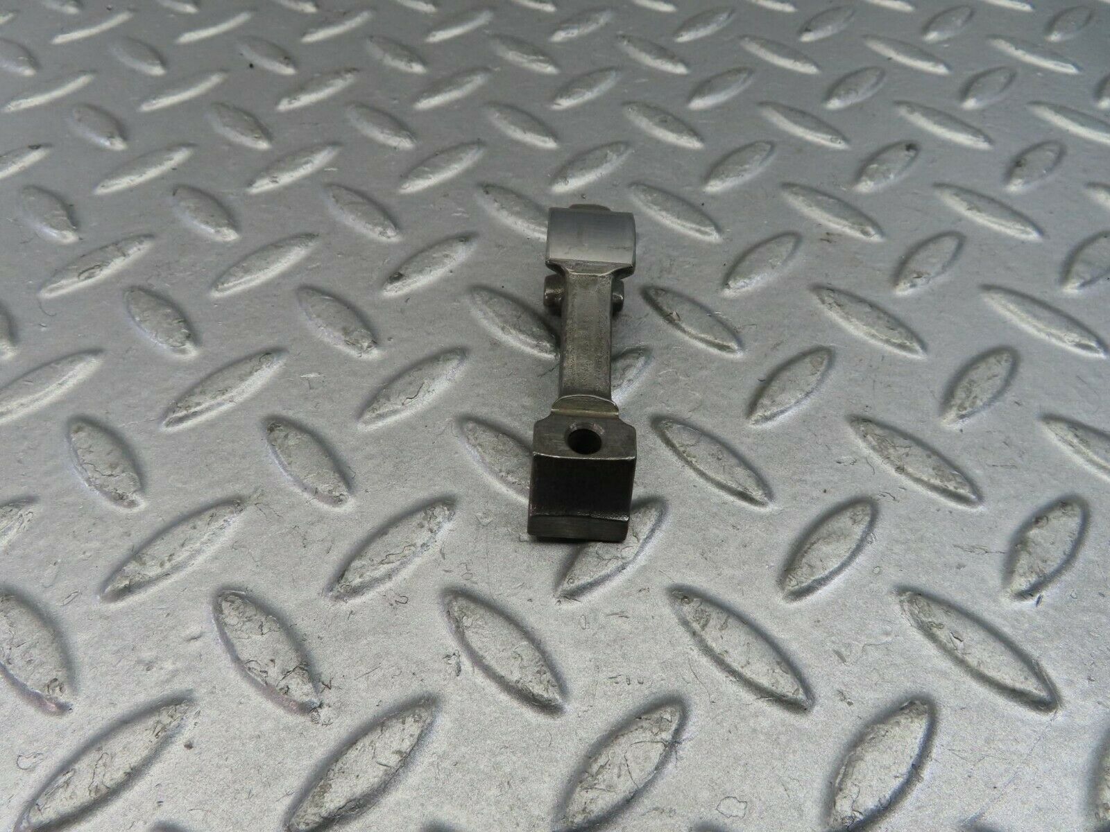 9136 Mercedes-Benz W108 Valve Rocker Arm With Retaining Spring