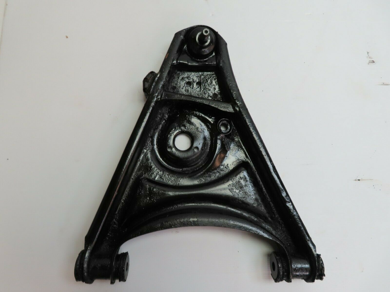 5519 Mercedes-Benz W114 280CE Front Left Lower Control Arm