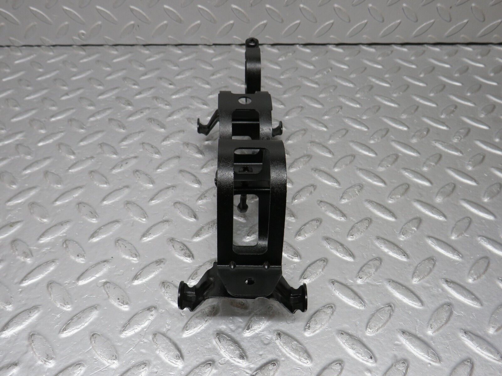 38928 Mercedes-Benz W201 190E 2.6L Fuel Pump Fuel Filter Holder Bracket