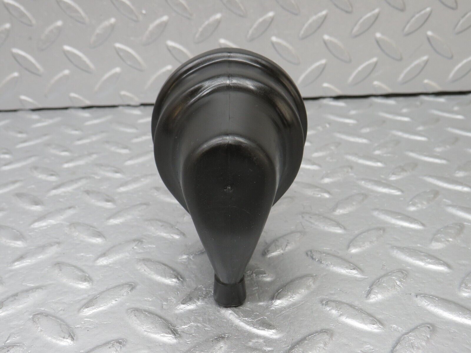 36569 Mercedes-Benz W201 190E 2.0L Ignition Coil Protective Cap 0001581785