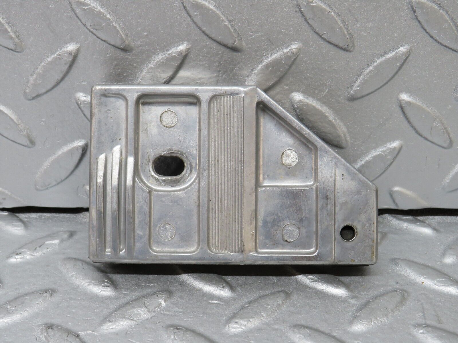 36886 Mercedes-Benz C126 420SEC Coupe Door Window Guide Bracket 1267250632