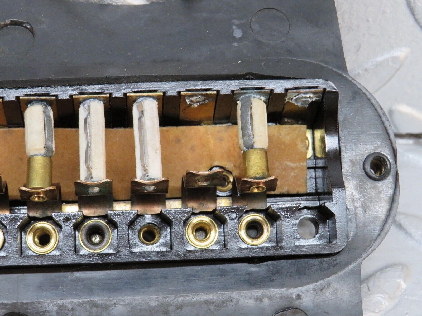 37449 Mercedes-Benz W109 300SEL Fuse Box 1085400150