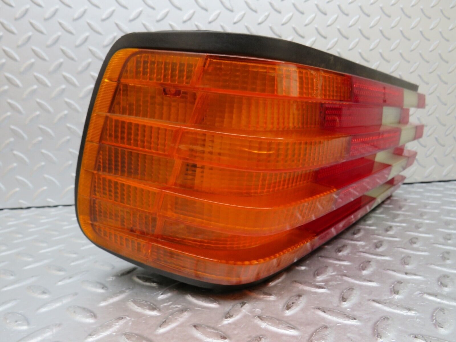 36933 Mercedes-Benz C126 420SEC Coupe Tail Light Left Side 0153316R3