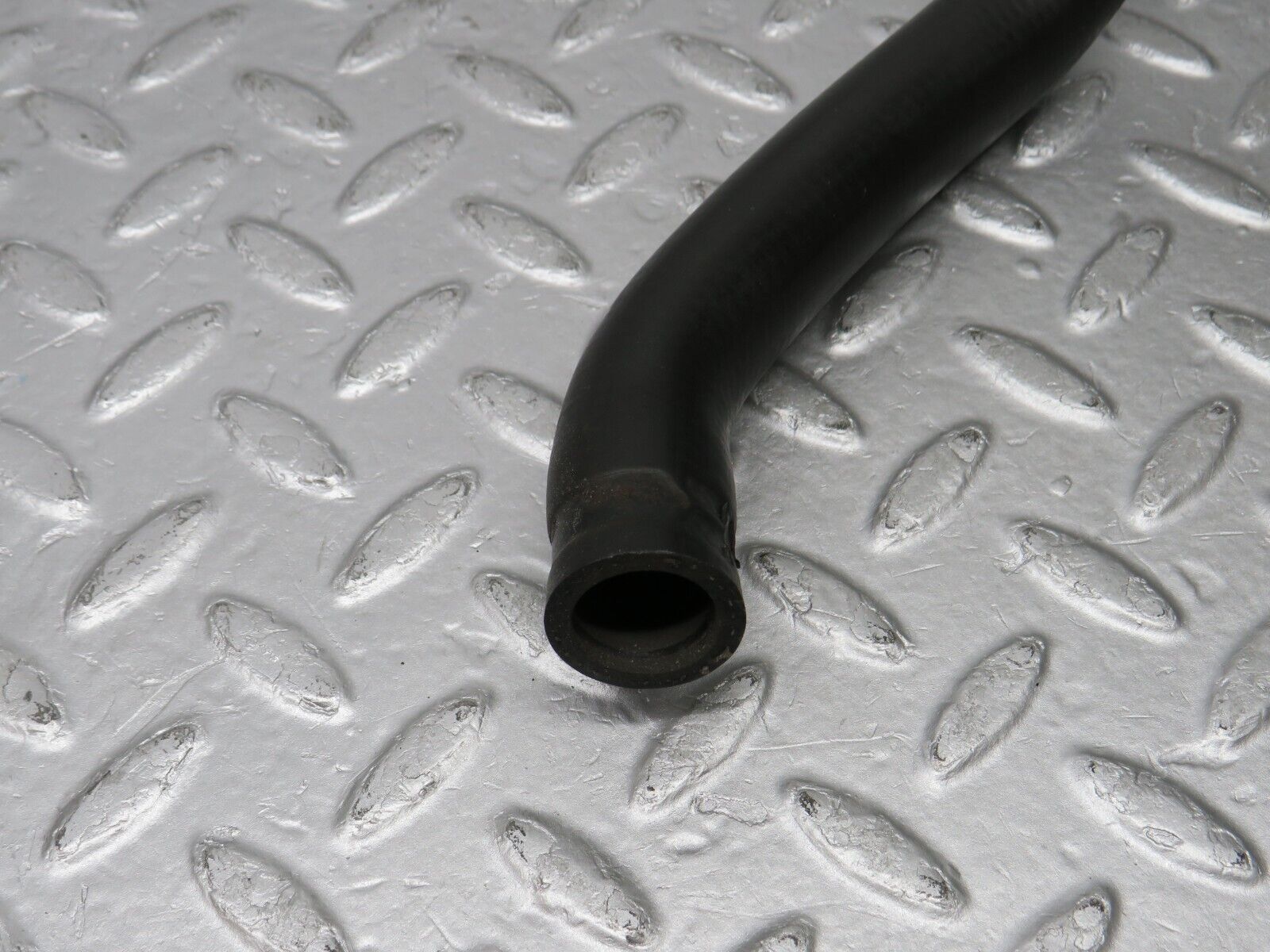 38889 Mercedes-Benz W201 190E 2.6L Heater Radiator Hose 2018320594 2018322894