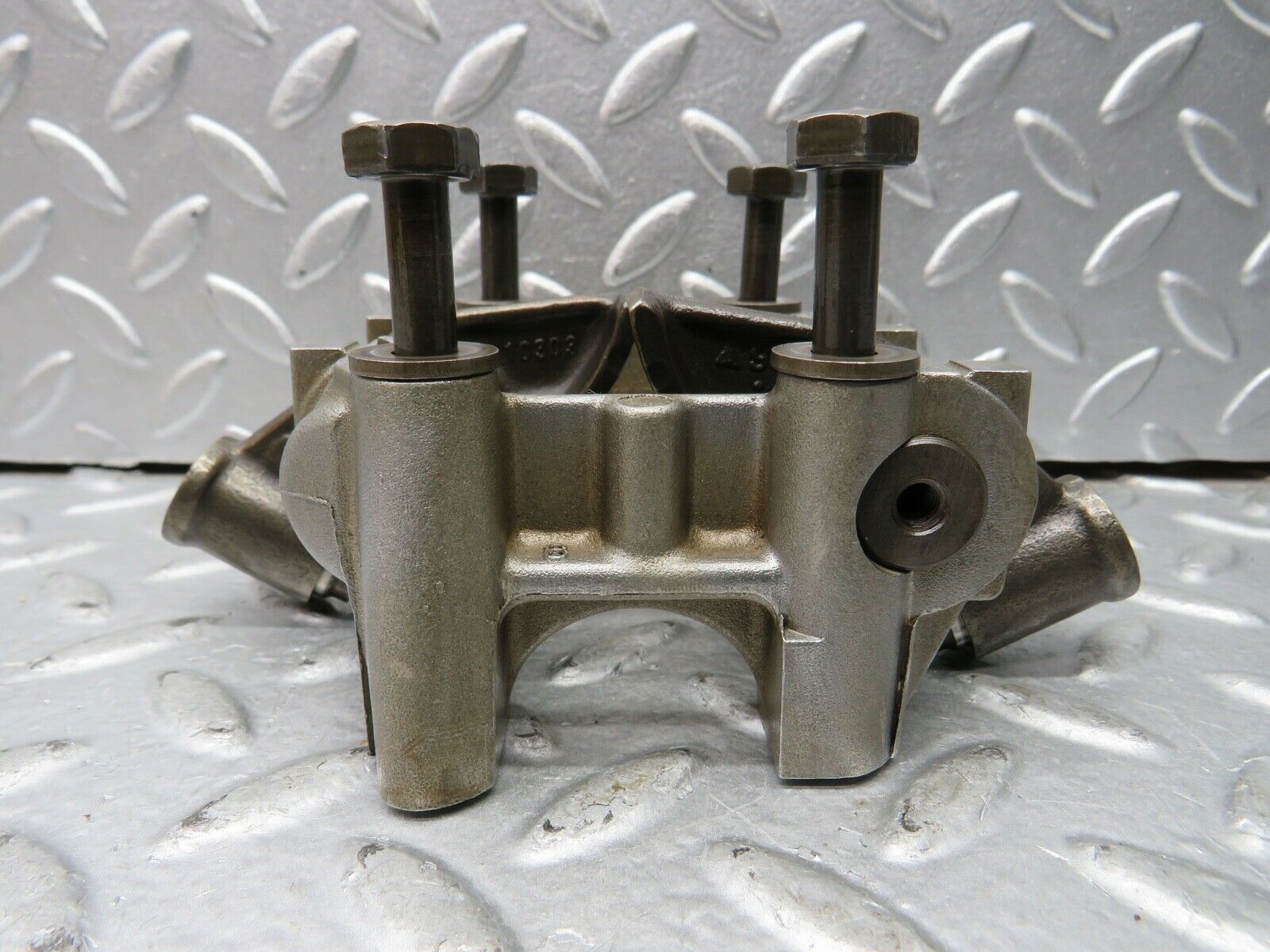 21744 Mercedes-Benz W126 300SE Rocker Arms Camshaft Bearing Block 1030510610