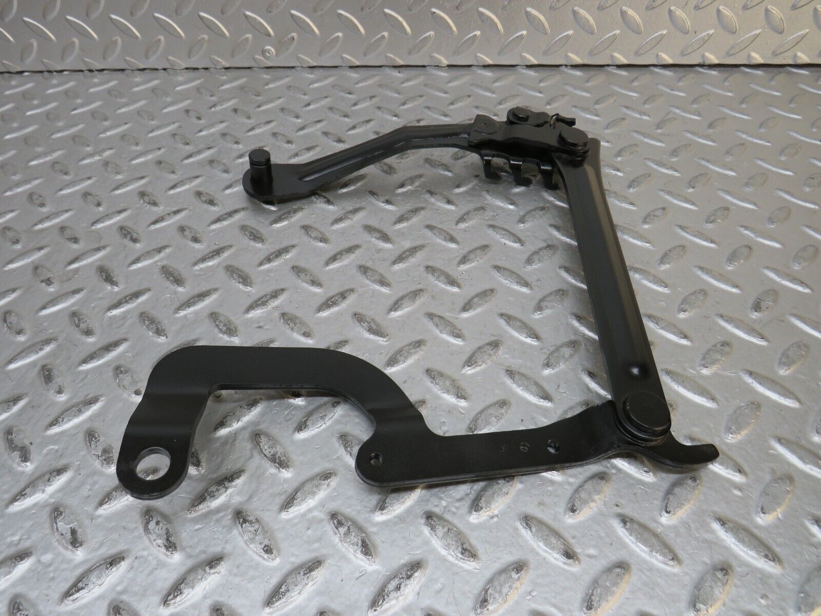 28788 Mercedes-Benz W123 230E Bonnet Hinge Right Side