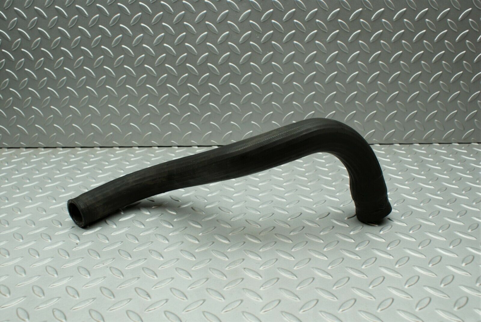 3223 Mercedes-Benz W115 220D Radiator Hose Lower Coolant Hose 1155011882