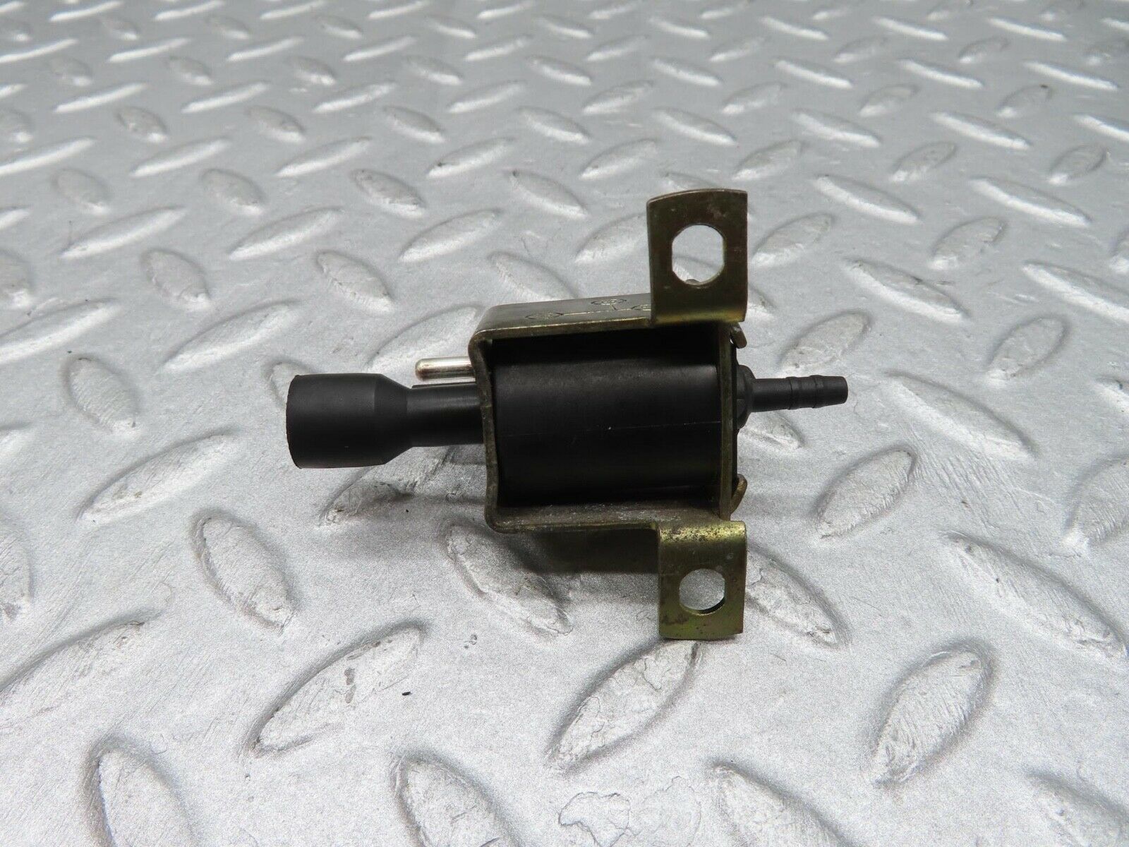 11997 Mercedes-Benz R129 300SL Coupe Vacuum Control Valve Pierburg 0015407097