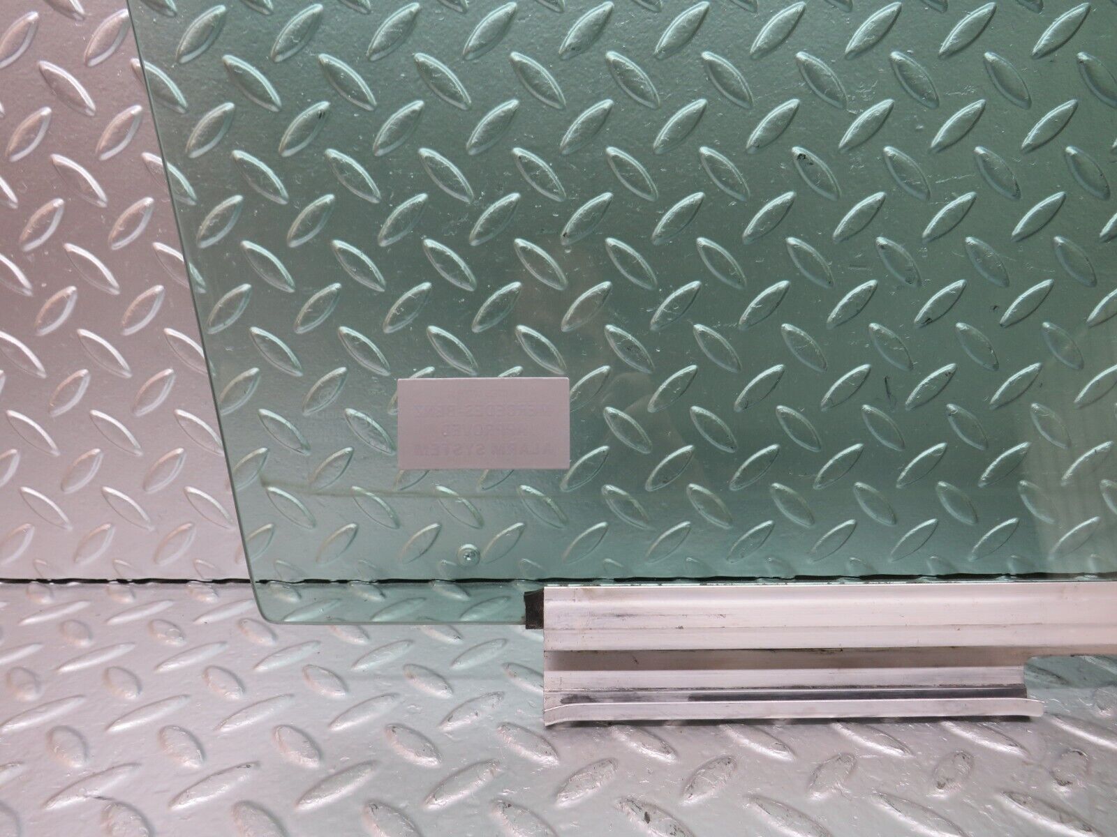 25646 Mercedes-Benz W124 280E Front Left Door Window Glass