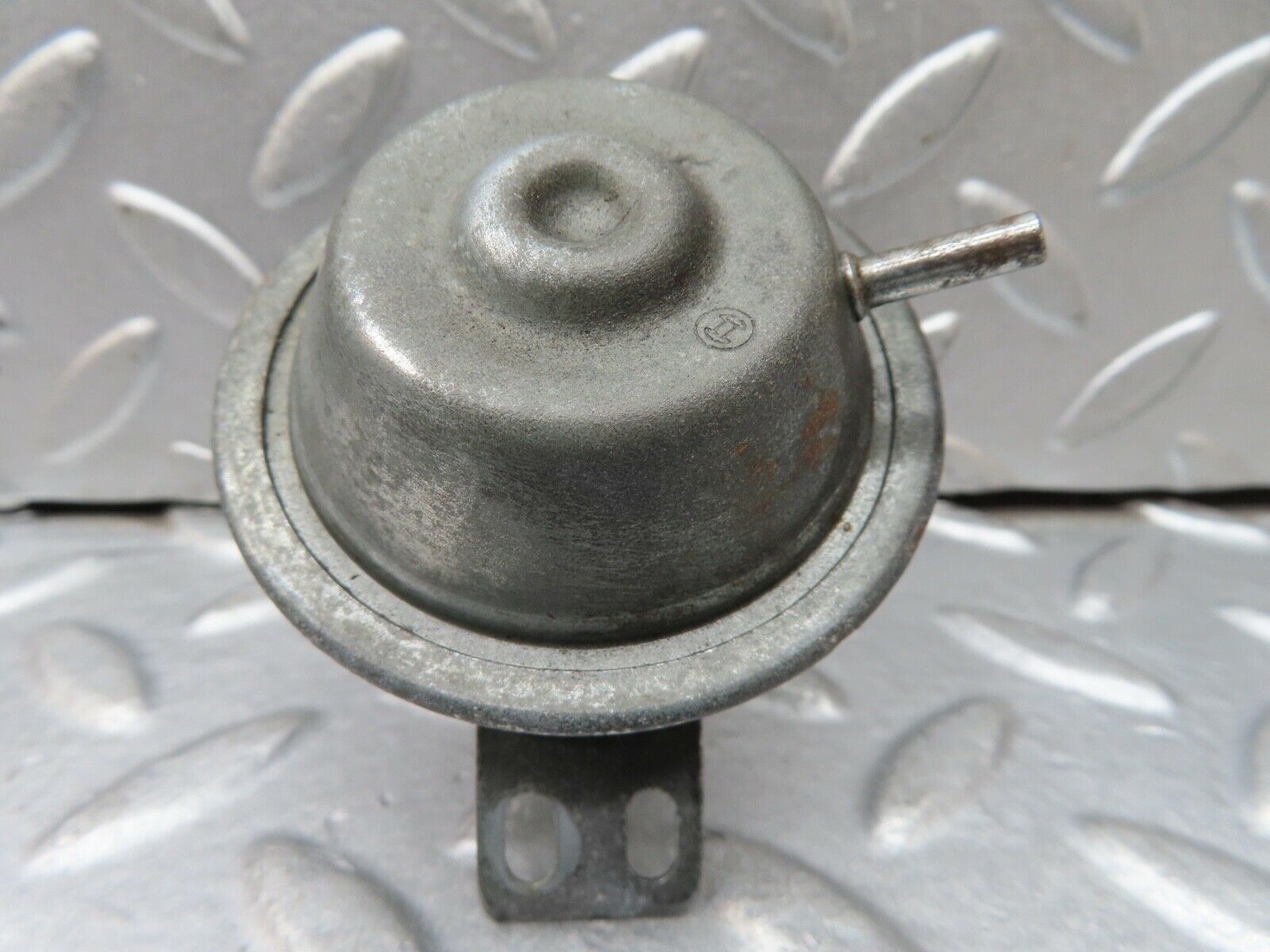 18425 Mercedes-Benz W111 220SE Coupe Ignition Distributor Vacuum Control Valve
