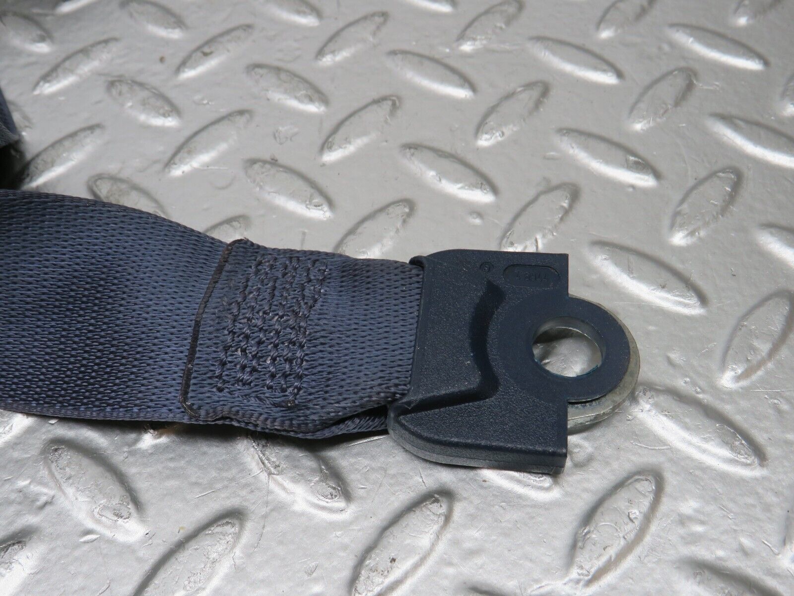 25074 Mercedes-Benz W140 S320 Front Left Seat Belt Blue 2018680222