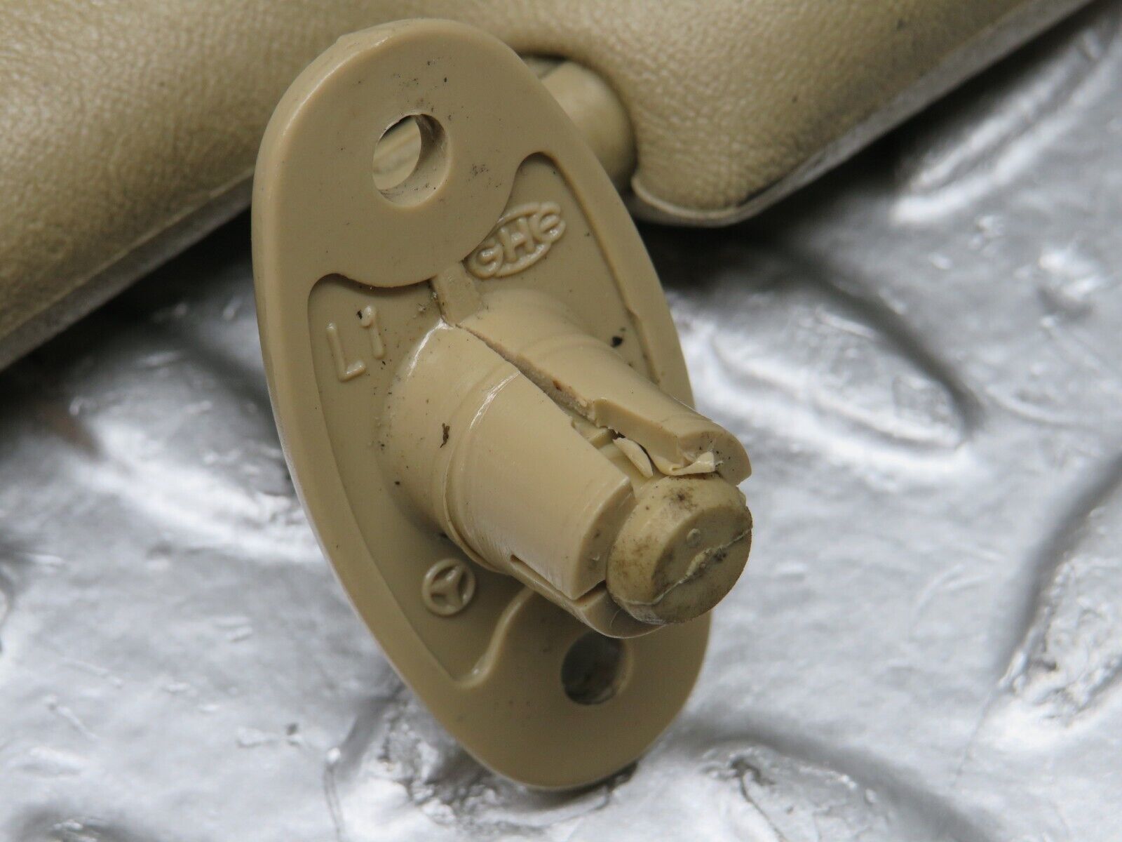 33945 Mercedes-Benz W124 260E Sun Visor Left Side Beige