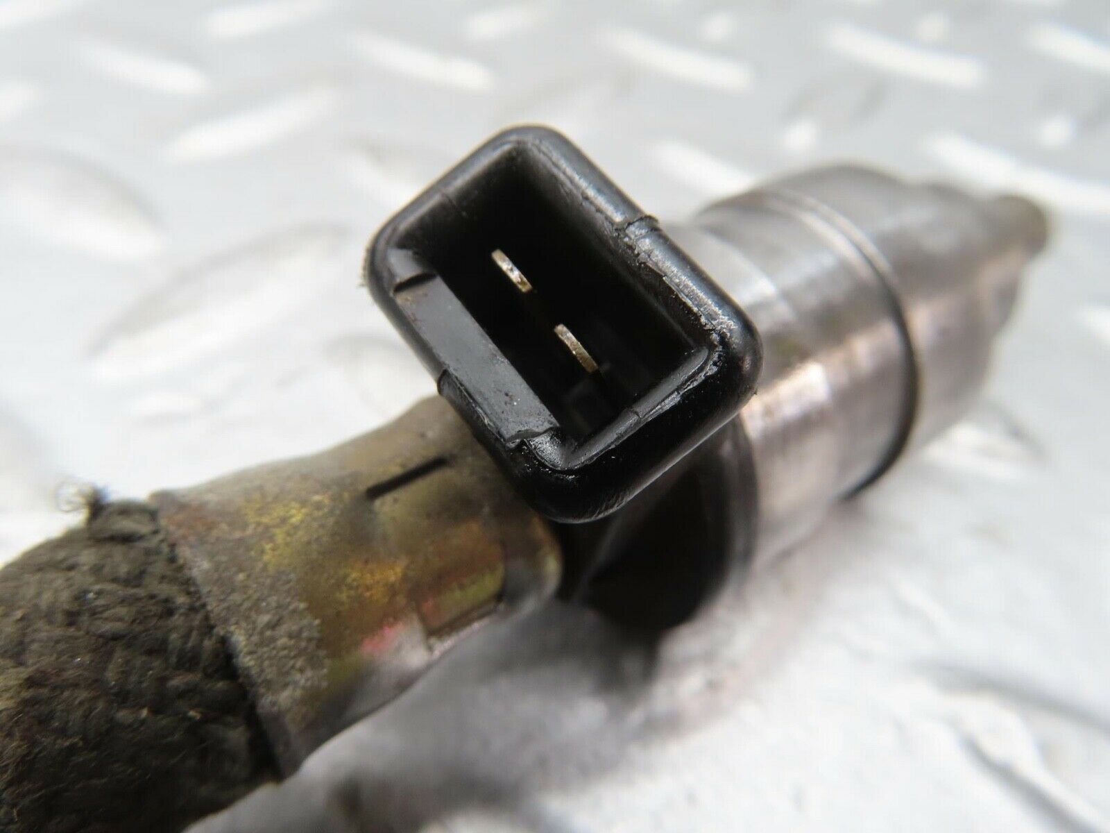 13338 Mercedes-Benz W116 350SE Fuel Injector Bosch 0280150001