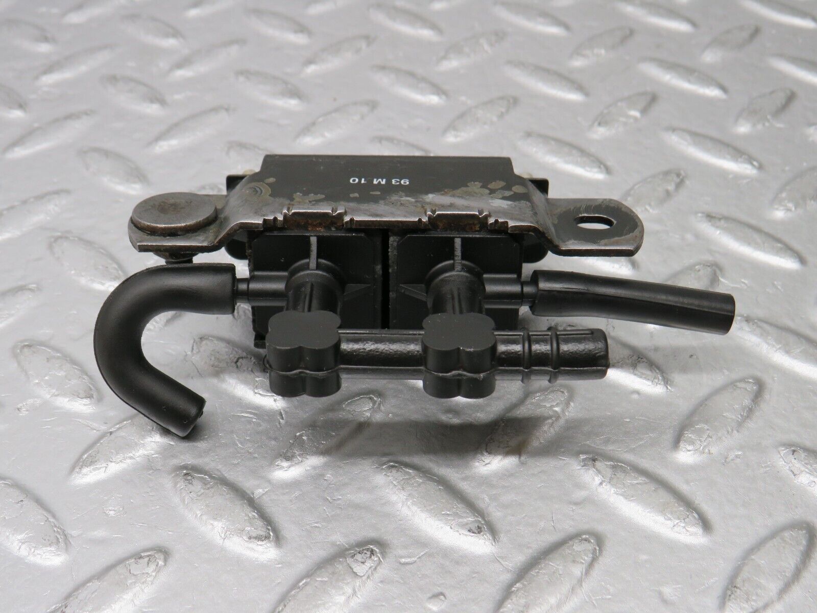 38325 Mercedes-Benz R129 280SL Coupe Solenoid Vacuum Valve 0025400097