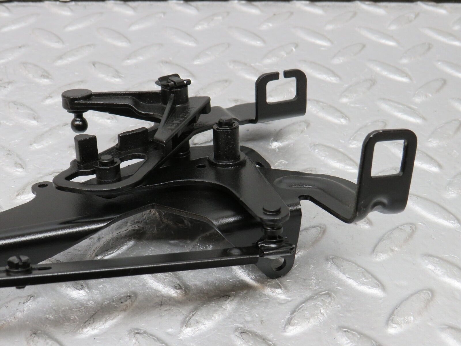 38118 Mercedes-Benz A124 320E Cabriolet Throttle Linkage 1040702321