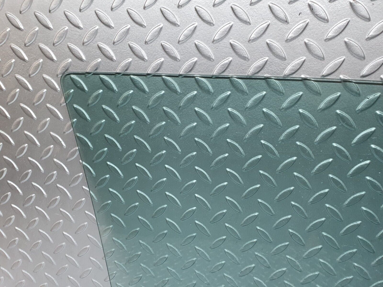 41408 Mercedes-Benz W124 200E Front Left Door Window Glass