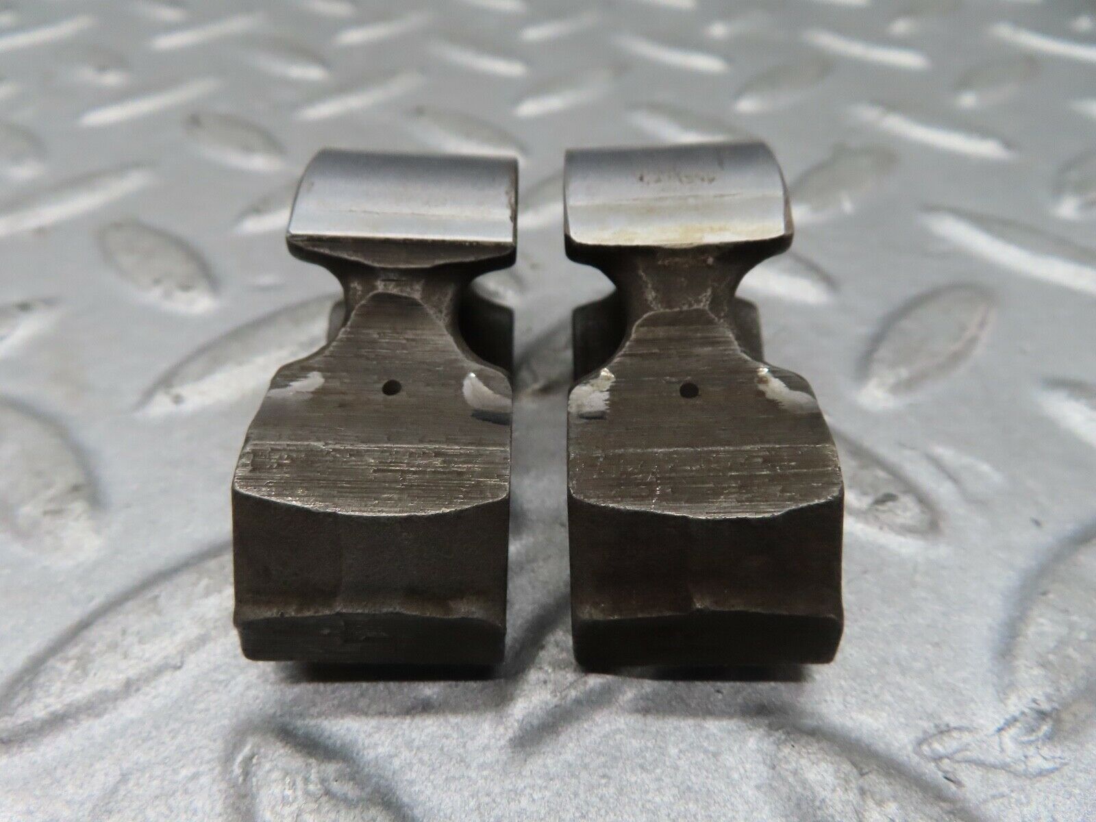 16957 Mercedes-Benz C123 280CE Coupe Valve Rocker Arm With Retaining Spring