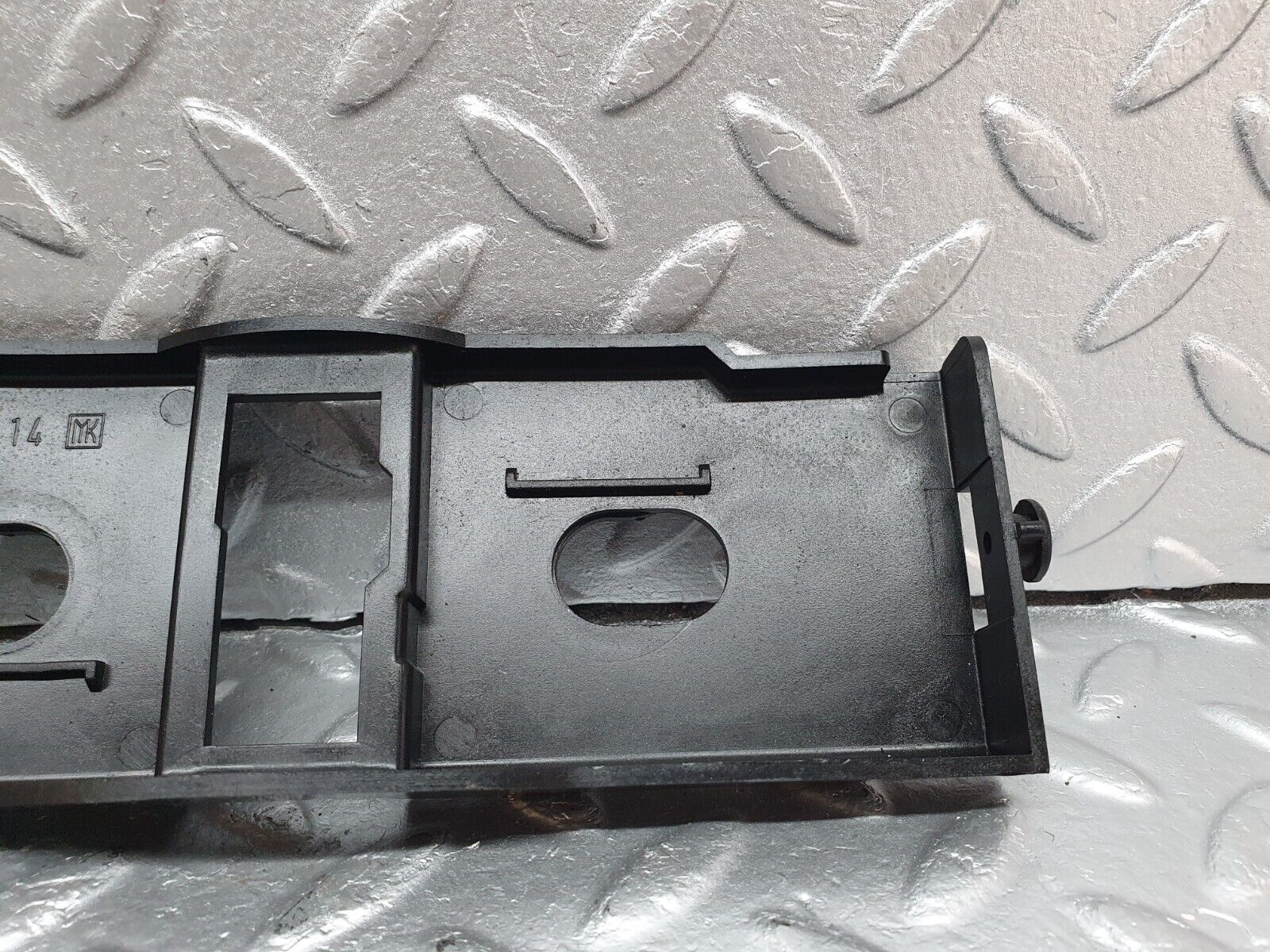 41560 Mercedes-Benz W124 200E Heating Regulator Holder 1248330214