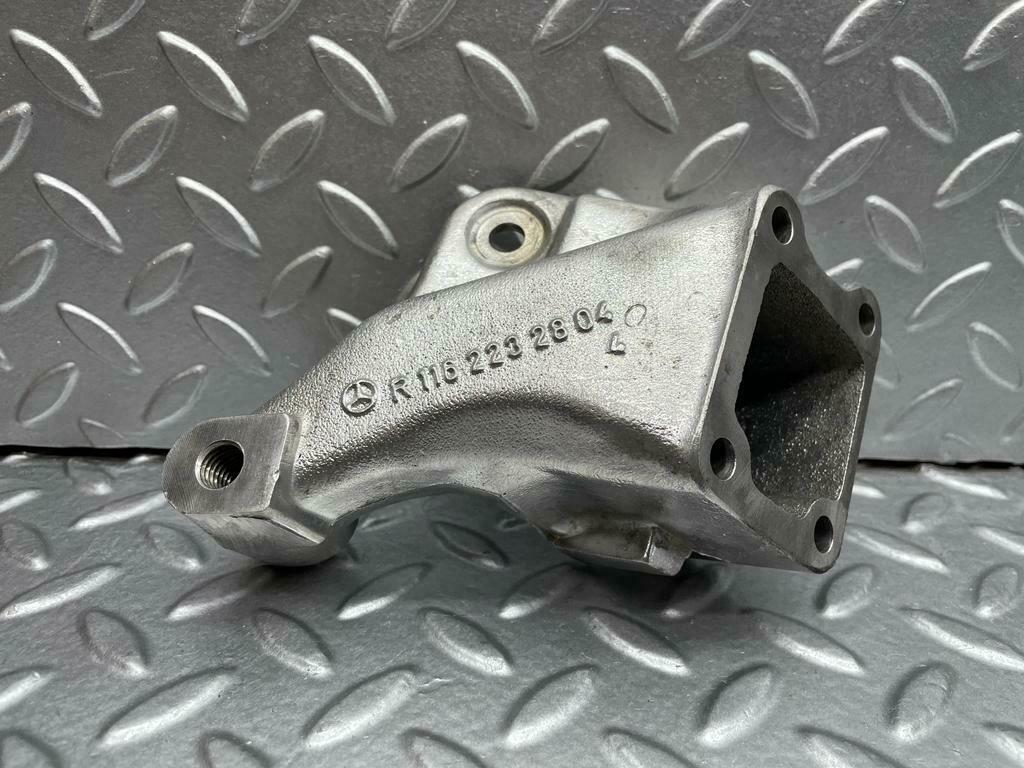 0218 Mercedes-Benz W116 350SE Engine Mount Bracket Right Side 1162232804