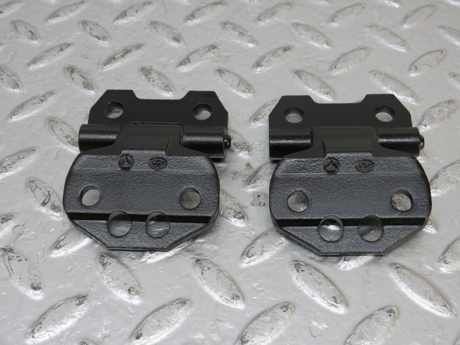 33895 Mercedes-Benz W124 260E Door Hinge Right Side